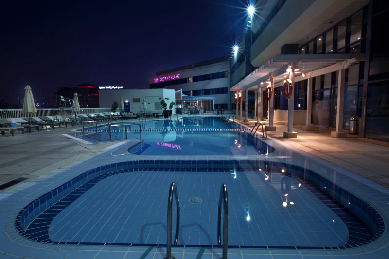 1-ON-1 SWIMMING LESSONS @ 5* CROWNE PLAZA