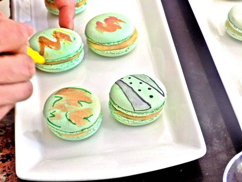 LEARN TO MAKE DELICIOUS MACARONS